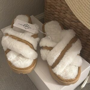 SLIPPERS by Sole Mates Faux NWT